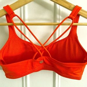 Lululemon sports Bra Womens 6 (pre-owned)